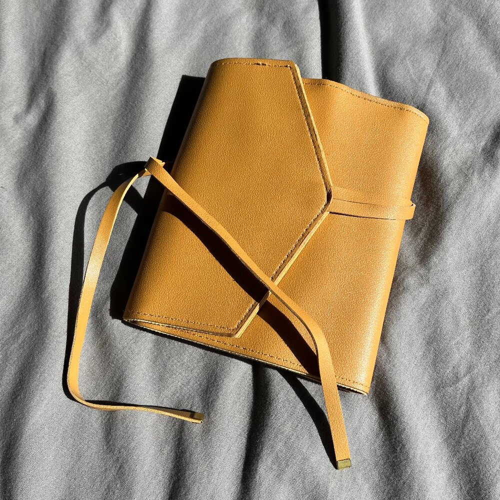 glass ladder & co katherine tech organizer